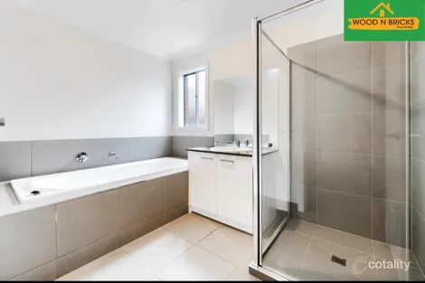 Property photo of 4 Vollone Place Cranbourne East VIC 3977