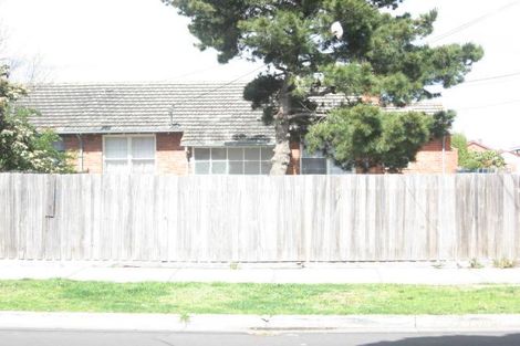 40 Whitelaw St, Reservoir, VIC 3073