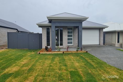 35 Waugh St, Urangan, QLD 4655