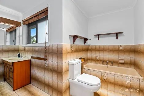 Property photo of 76 Casey Drive Lalor VIC 3075