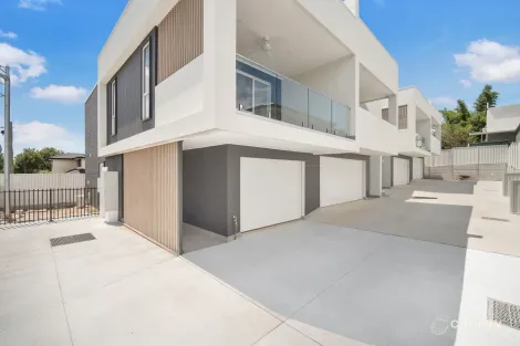108 Falconer St, Southport, QLD 4215