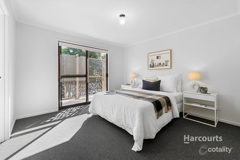 Property photo of 25 John Edgcumbe Way Endeavour Hills VIC 3802