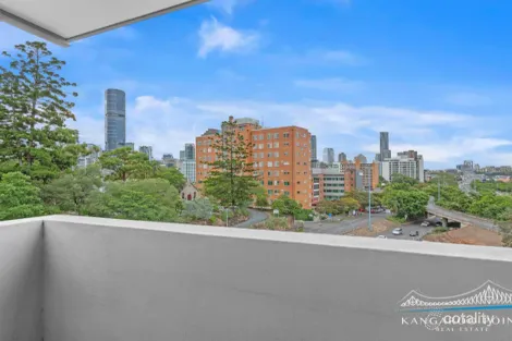 Property photo of 1/442-446 Main Street Kangaroo Point QLD 4169