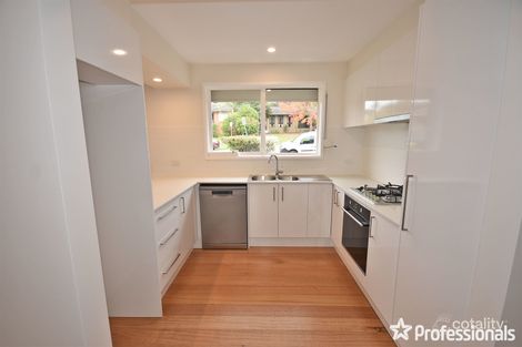 Property photo of 32 Winyard Drive Mooroolbark VIC 3138