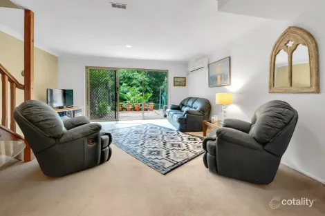 Property photo of 2/130 Plateau Crescent Carrara QLD 4211