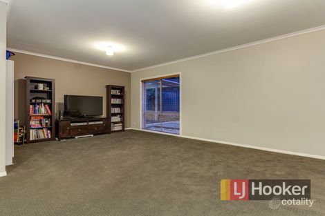 Property photo of 2 Holder Place Berwick VIC 3806