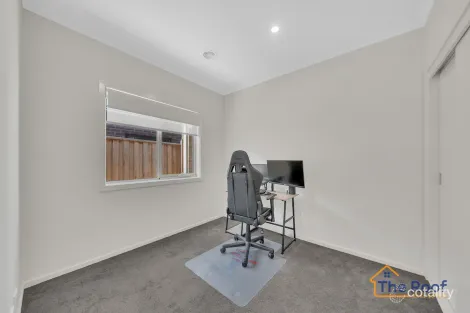 Property photo of 125 Shelterbelt Avenue Weir Views VIC 3338