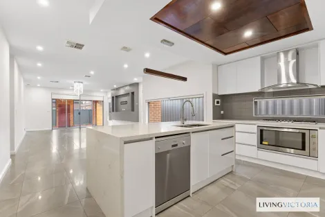 Property photo of 25 Emblem Way Craigieburn VIC 3064