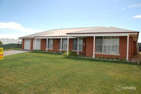 19 Cypress Cres, Kelso, NSW 2795