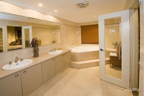 Property photo of 15 Tondoon Bend Aveley WA 6069