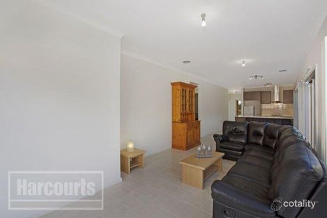 Property photo of 35 Eaglehawk Boulevard Eynesbury VIC 3338