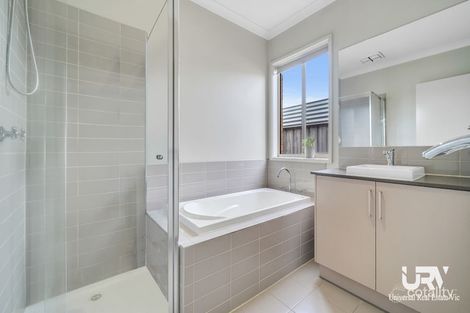 Property photo of 29 Greenvale Avenue Wallan VIC 3756