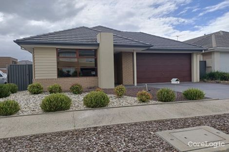 Property photo of 3 Edgeware Close Pakenham VIC 3810