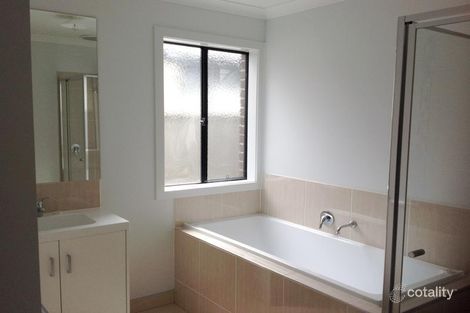 Property photo of 27 Shergold Way Cranbourne North VIC 3977