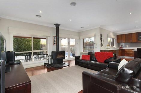 Property photo of 32 Myrtle Grove Reservoir VIC 3073