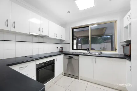 Property photo of 204 Mildura Drive Helensvale QLD 4212