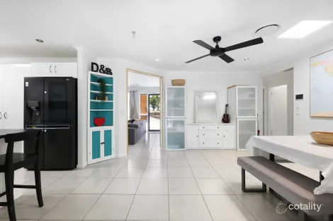 Property photo of 204 Mildura Drive Helensvale QLD 4212