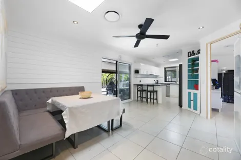 Property photo of 204 Mildura Drive Helensvale QLD 4212