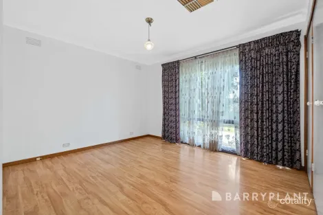 Property photo of 21 Aldergate Crescent Kings Park VIC 3021