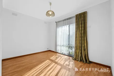 Property photo of 21 Aldergate Crescent Kings Park VIC 3021