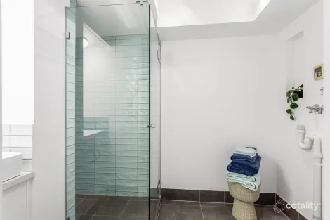 Property photo of 2B/172 Oxlade Drive New Farm QLD 4005