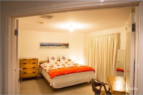 Property photo of 6 Pembroke Close Taylors Lakes VIC 3038