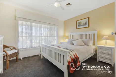 Property photo of 10 Lake Bunga Beach Road Lakes Entrance VIC 3909