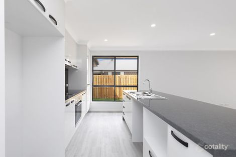 Property photo of 25 Sailaway Circuit Eli Waters QLD 4655