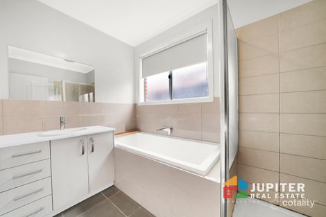 Property photo of 21 Chartwell Avenue Truganina VIC 3029