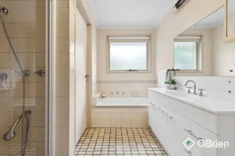 Property photo of 13 Bangor Drive Frankston VIC 3199