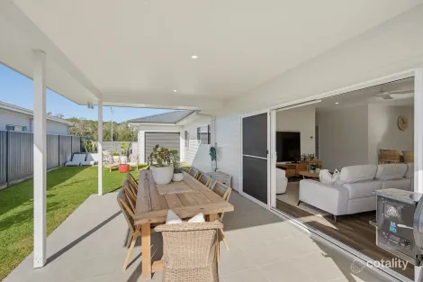 Property photo of 44 Maize Parkway Thrumster NSW 2444