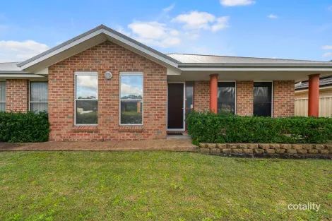 4 Strutt Cres, Metford, NSW 2323
