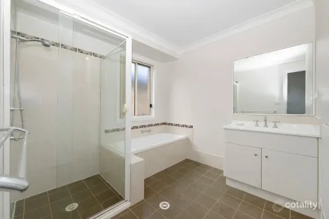 Property photo of 4 Strutt Crescent Metford NSW 2323