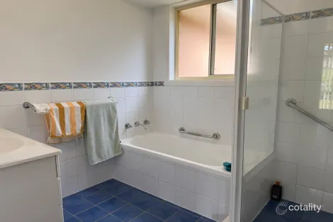 Property photo of 29 Gannet Crescent Old Bar NSW 2430