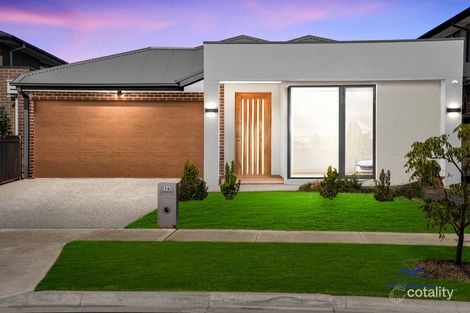 14 Woolly Pde, Clyde North, VIC 3978