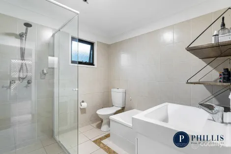 Property photo of 34 Errol Avenue Paradise Point QLD 4216