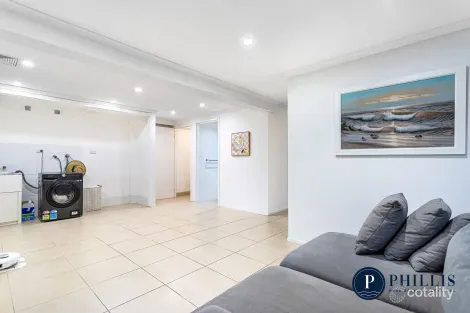 Property photo of 34 Errol Avenue Paradise Point QLD 4216
