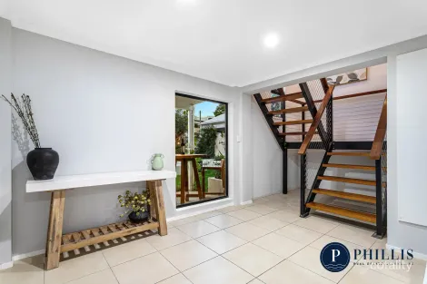 Property photo of 34 Errol Avenue Paradise Point QLD 4216