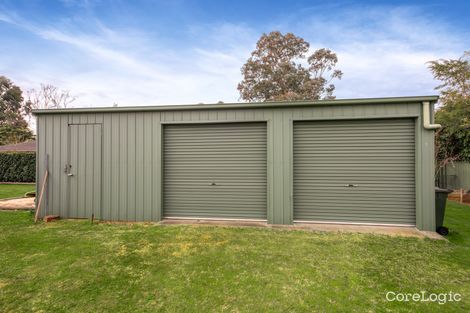 Property photo of 8 Old Farm Way Romsey VIC 3434