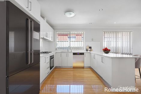 Property photo of 15 Sunrise Place Horningsea Park NSW 2171