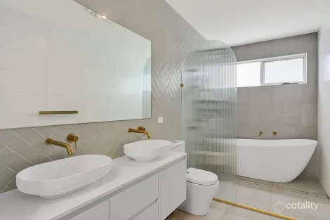 Property photo of 10 Baz Retreat Warriewood NSW 2102