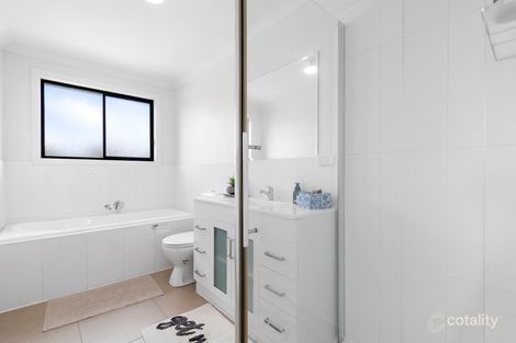 Property photo of 35 Earnshaw Drive Carrum Downs VIC 3201