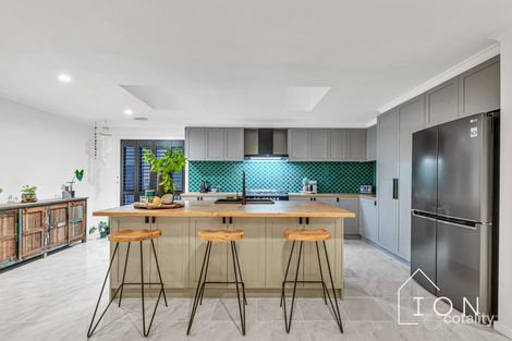 Property photo of 2 Ferndown Drive Cranbourne VIC 3977