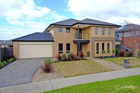 32 Hawkstowe Pde, South Morang, VIC 3752