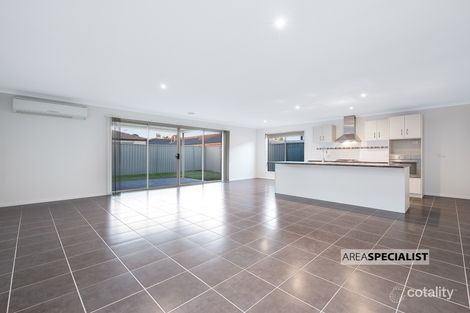 Property photo of 10 Mossman Drive Cranbourne East VIC 3977