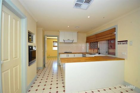 Property photo of 2 Orton Place Roxburgh Park VIC 3064