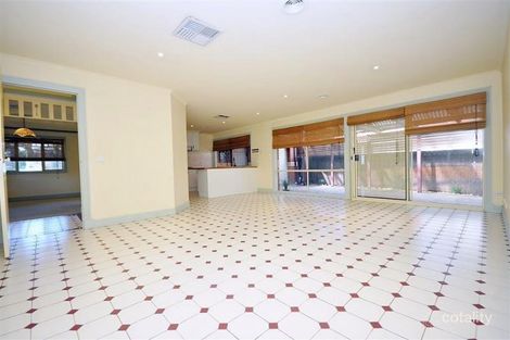 Property photo of 2 Orton Place Roxburgh Park VIC 3064