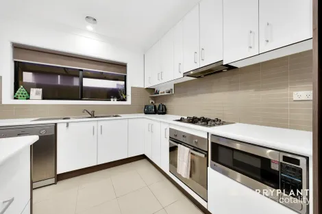 Property photo of 22 Goshawk Parade South Morang VIC 3752