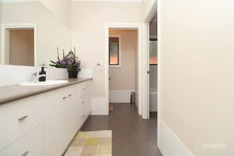 Property photo of 36 Yarrawah Crescent Bourkelands NSW 2650