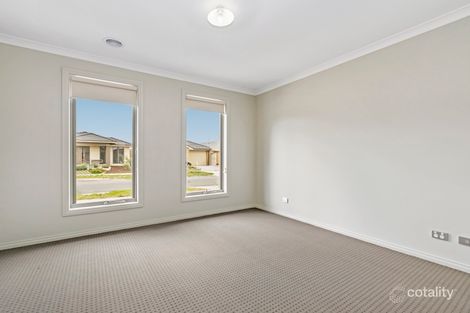 Property photo of 35 Omeara Crescent Cranbourne East VIC 3977